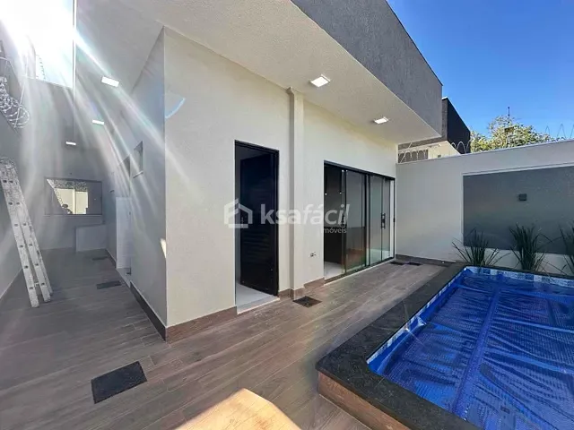 Casa com 225m² 3 quartos e 4 banheiros, à venda, no bairro Parque Residencial Rita Vieira em Campo Grande