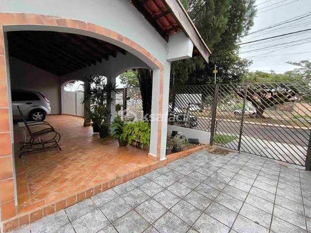 Casa com 360m² 3 quartos e 4 banheiros, à venda, no bairro Vila Marcos Roberto em Campo Grande