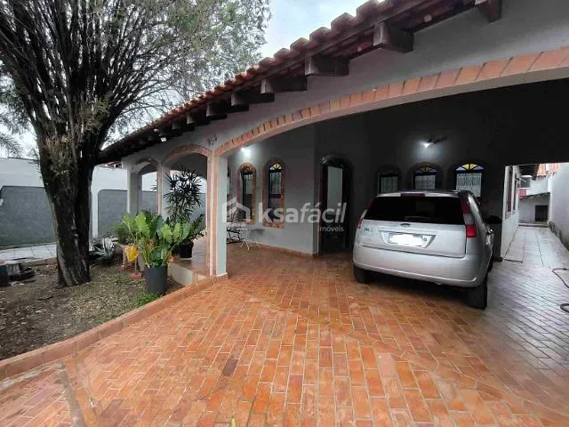 Casa com 360m² 3 quartos e 4 banheiros, à venda, no bairro Vila Marcos Roberto em Campo Grande