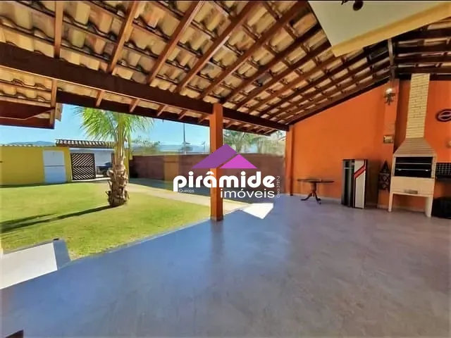Casa com 380m² 3 quartos e 2 banheiros, à venda, no bairro Pontal de Santa Marina em Caraguatatuba