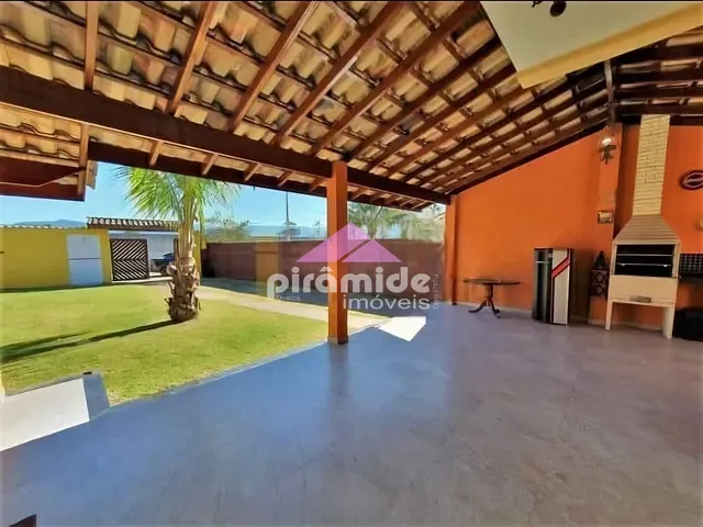 Casa com 380m² 3 quartos e 2 banheiros, à venda, no bairro Pontal de Santa Marina em Caraguatatuba