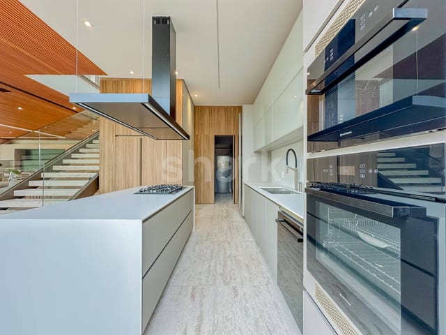 Casa com 950m² 5 quartos e 8 banheiros, à venda, no bairro Alphaville em Santana de Parnaíba
