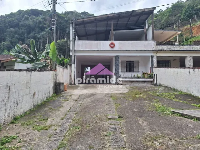 Casa com 225m² 3 quartos e 3 banheiros, à venda, no bairro Maranduba em Ubatuba
