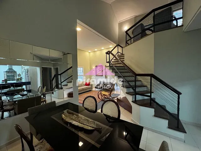 Casa com 250m² 5 quartos e 4 banheiros, à venda, no bairro Jardim das Indústrias em São José dos Campos