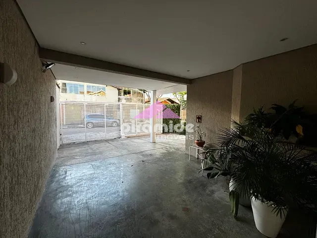 Casa com 250m² 5 quartos e 4 banheiros, à venda, no bairro Jardim das Indústrias em São José dos Campos