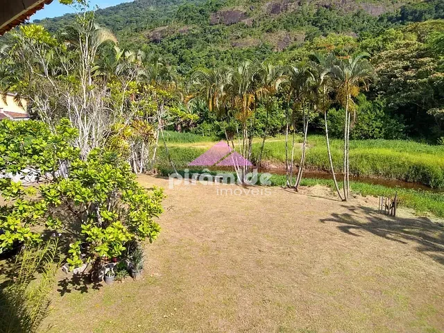 Casa com 480m² 6 quartos e 3 banheiros, à venda, no bairro Tabatinga em Ubatuba