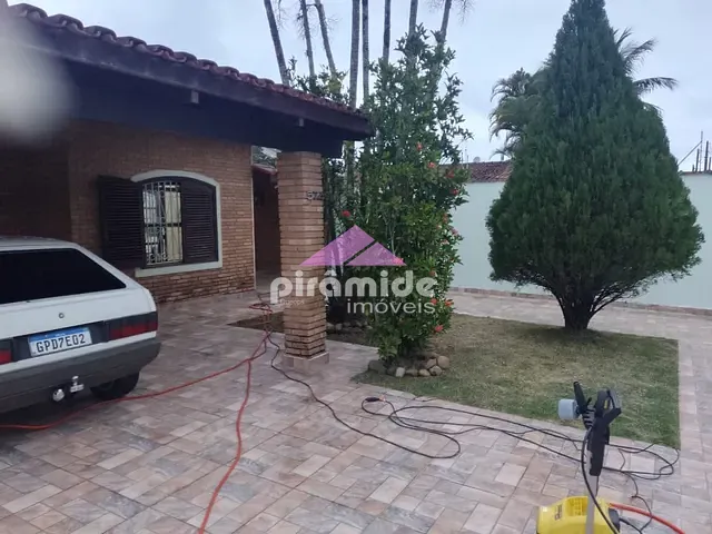 Casa com 360m² 3 quartos e 3 banheiros, à venda, no bairro Martim de Sá em Caraguatatuba