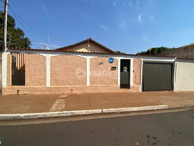 Casa com 450m² 3 quartos e 3 banheiros, à venda, no bairro Vila Sílvia Regina em Campo Grande