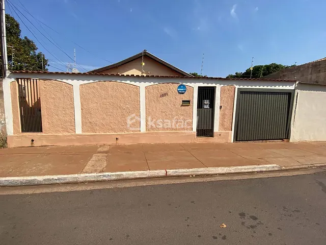 Casa com 450m² 3 quartos e 3 banheiros, à venda, no bairro Vila Sílvia Regina em Campo Grande