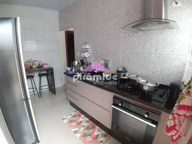 Casa com 171m² 2 quartos e 3 banheiros, à venda, no bairro Jardim Primavera em Caraguatatuba