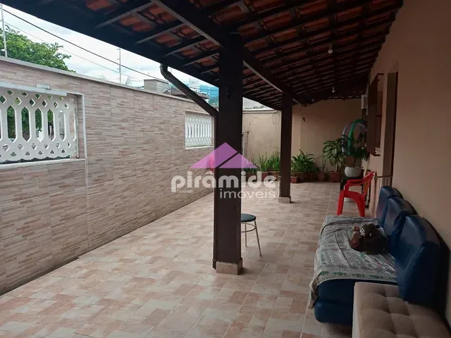 Casa com 171m² 2 quartos e 3 banheiros, à venda, no bairro Jardim Primavera em Caraguatatuba
