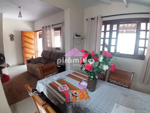 Casa com 171m² 2 quartos e 3 banheiros, à venda, no bairro Jardim Primavera em Caraguatatuba