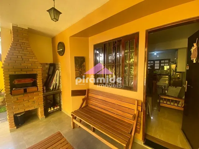 Casa com 115m² 2 quartos e 2 banheiros, à venda, no bairro Loteamento Balneário Camburi em Caraguatatuba