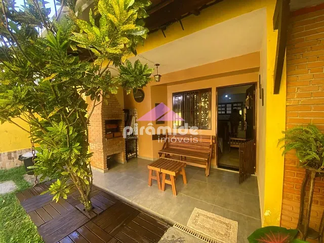 Casa com 115m² 2 quartos e 2 banheiros, à venda, no bairro Loteamento Balneário Camburi em Caraguatatuba
