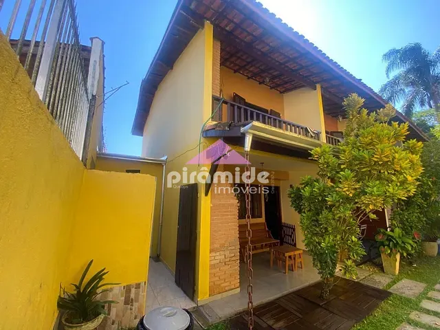 Casa com 115m² 2 quartos e 2 banheiros, à venda, no bairro Loteamento Balneário Camburi em Caraguatatuba