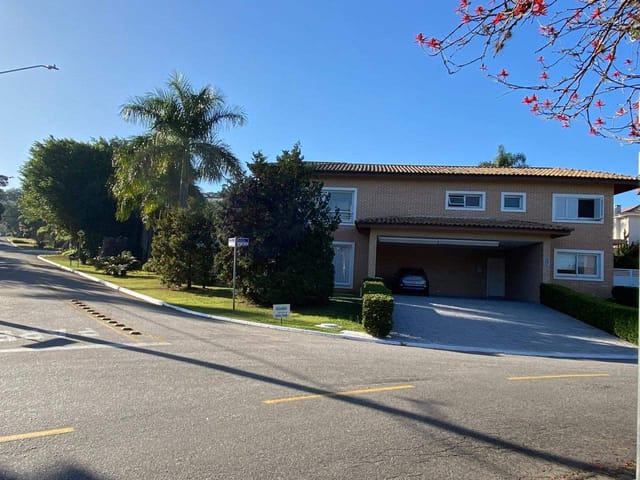 Casa com 1080m² 4 quartos e 7 banheiros, à venda, no bairro Alphaville em Santana de Parnaíba