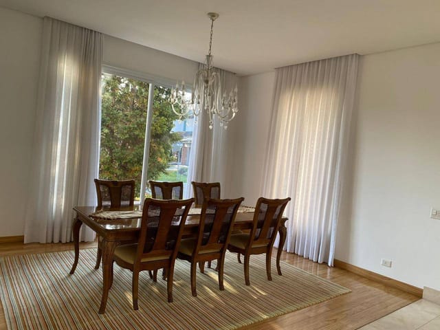 Casa com 1080m² 4 quartos e 7 banheiros, à venda, no bairro Alphaville em Santana de Parnaíba