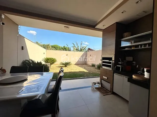 Casa com 225m² 3 quartos e 2 banheiros, à venda, no bairro Parque Residencial Rita Vieira em Campo Grande