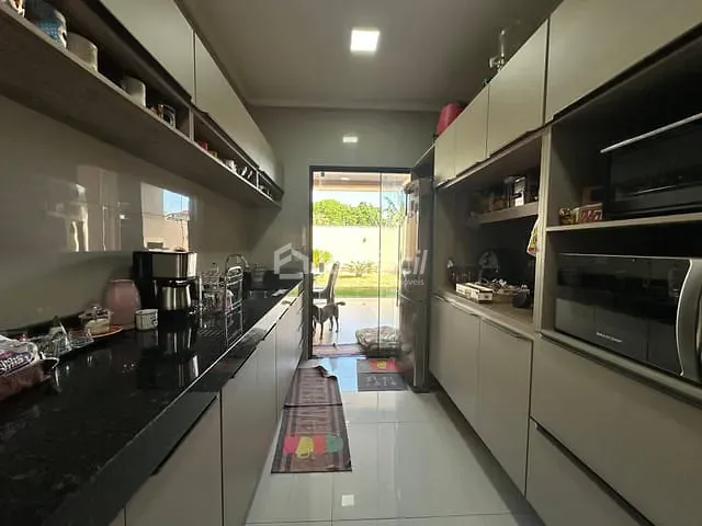 Casa com 225m² 3 quartos e 2 banheiros, à venda, no bairro Parque Residencial Rita Vieira em Campo Grande