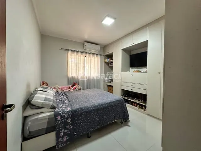 Casa com 225m² 3 quartos e 2 banheiros, à venda, no bairro Parque Residencial Rita Vieira em Campo Grande