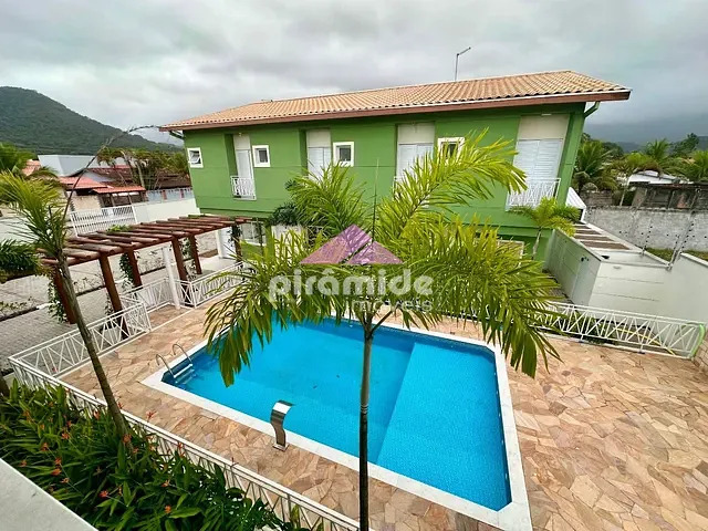 Casa com 106m² 2 quartos e 3 banheiros, à venda, no bairro Recanto Som do Mar em Caraguatatuba