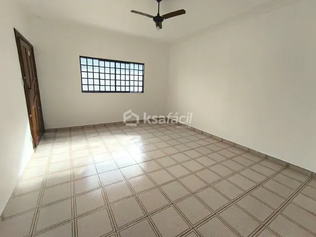 Casa com 576m² 4 quartos e 4 banheiros, à venda ou para alugar, no bairro Vila Santo Amaro em Campo Grande