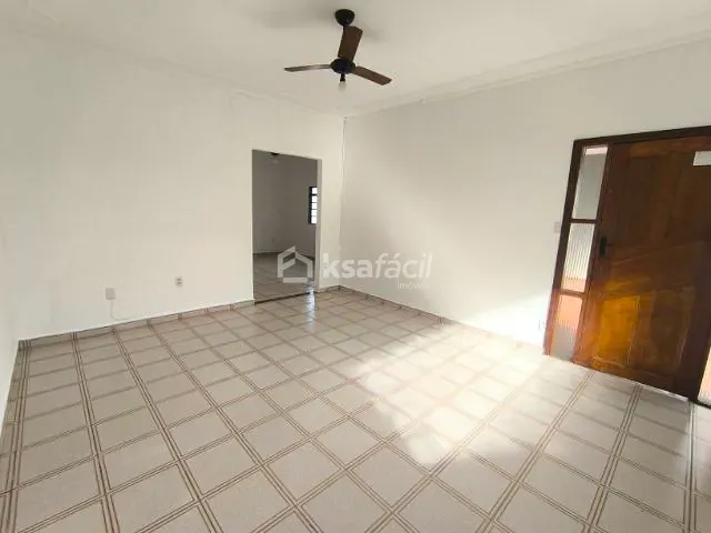 Casa com 576m² 4 quartos e 4 banheiros, à venda ou para alugar, no bairro Vila Santo Amaro em Campo Grande
