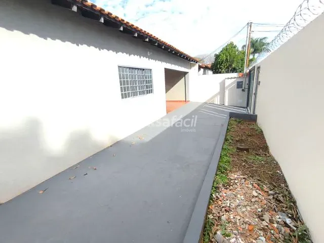 Casa com 576m² 4 quartos e 4 banheiros, à venda ou para alugar, no bairro Vila Santo Amaro em Campo Grande