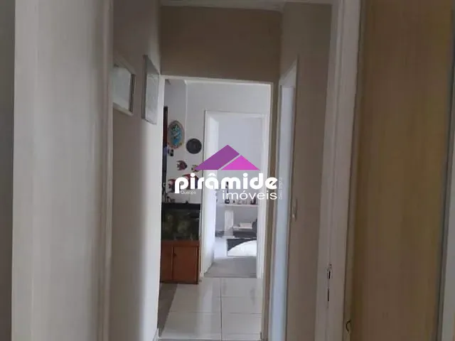 Casa com 253m² 3 quartos e 2 banheiros, à venda, no bairro Conjunto Residencial Vale dos Pinheiros em São José dos Campos