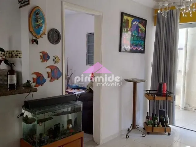 Casa com 253m² 3 quartos e 2 banheiros, à venda, no bairro Conjunto Residencial Vale dos Pinheiros em São José dos Campos