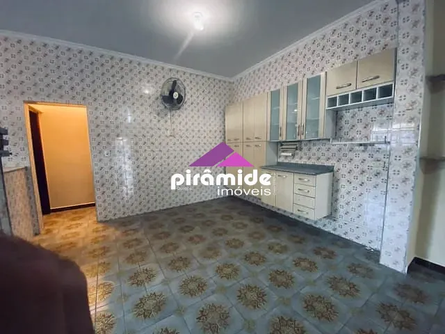 Casa com 250m² 3 quartos e 1 banheiro, à venda, no bairro Praia das Palmeiras em Caraguatatuba