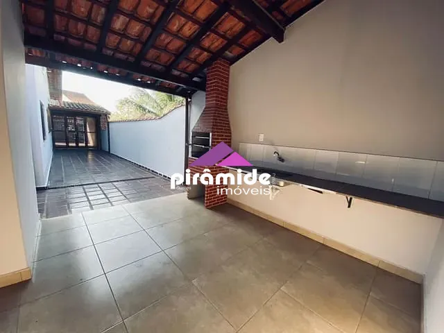 Casa com 250m² 3 quartos e 1 banheiro, à venda, no bairro Praia das Palmeiras em Caraguatatuba