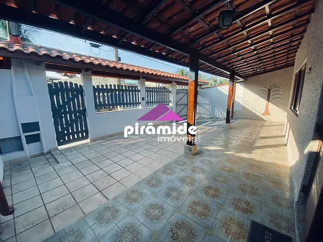 Casa com 250m² 3 quartos e 1 banheiro, à venda, no bairro Praia das Palmeiras em Caraguatatuba
