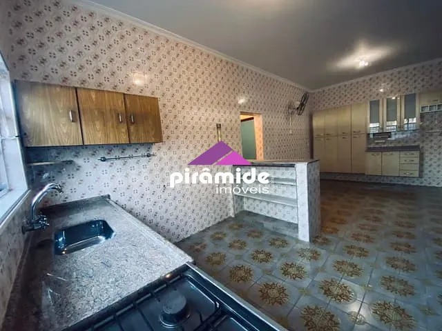 Casa com 250m² 3 quartos e 1 banheiro, à venda, no bairro Praia das Palmeiras em Caraguatatuba