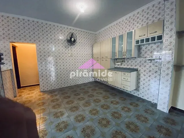 Casa com 250m² 3 quartos e 1 banheiro, à venda, no bairro Praia das Palmeiras em Caraguatatuba