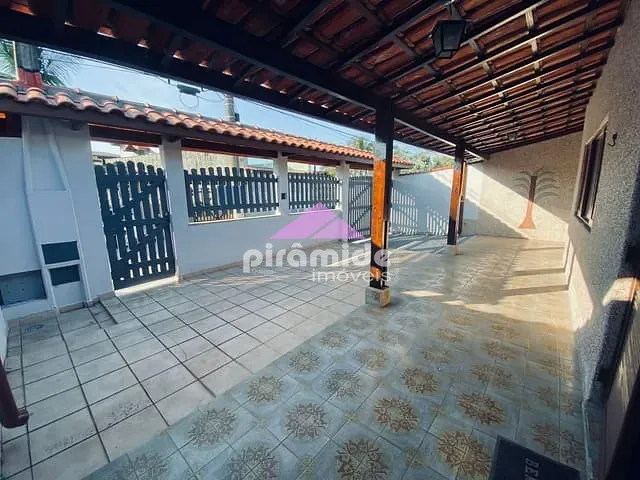Casa com 250m² 3 quartos e 1 banheiro, à venda, no bairro Praia das Palmeiras em Caraguatatuba
