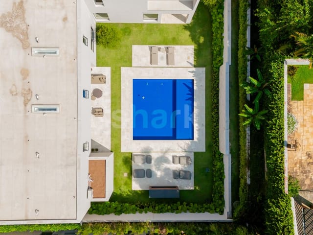 Casa com 1280m² 5 quartos e 8 banheiros, à venda, no bairro Alphaville em Santana de Parnaíba