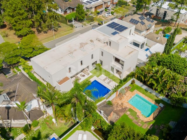 Casa com 1280m² 5 quartos e 8 banheiros, à venda, no bairro Alphaville em Santana de Parnaíba