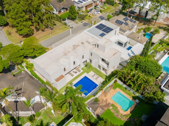 Casa com 1280m² 5 quartos e 8 banheiros, à venda, no bairro Alphaville em Santana de Parnaíba