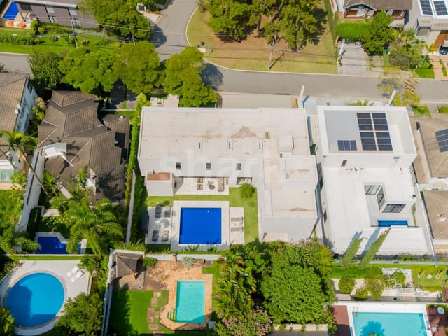 Casa com 1280m² 5 quartos e 8 banheiros, à venda, no bairro Alphaville em Santana de Parnaíba