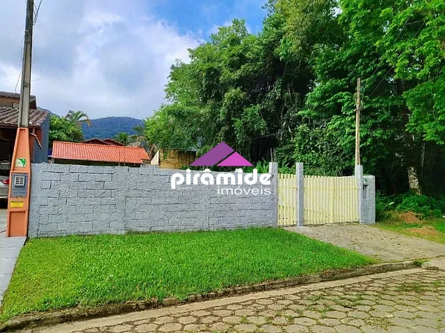 Casa com 384m² 2 quartos e 2 banheiros, à venda, no bairro Mar Verde II em Caraguatatuba