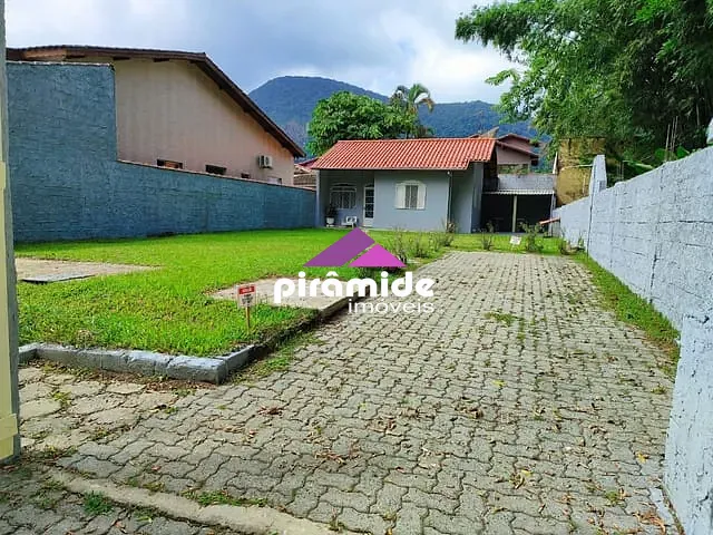 Casa com 384m² 2 quartos e 2 banheiros, à venda, no bairro Mar Verde II em Caraguatatuba