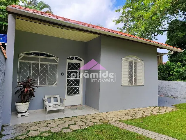 Casa com 384m² 2 quartos e 2 banheiros, à venda, no bairro Mar Verde II em Caraguatatuba