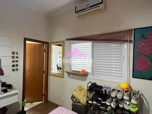 Casa com 430m² 3 quartos e 5 banheiros, à venda ou para alugar, no bairro Loteamento Villa Branca em Jacareí