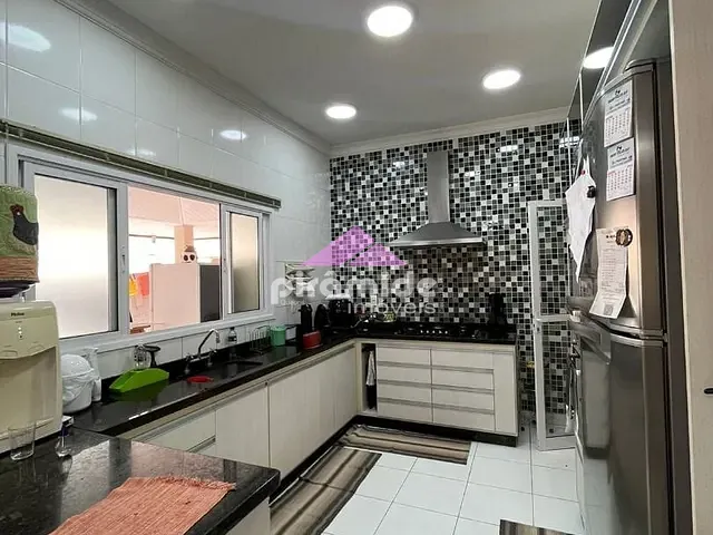 Casa com 430m² 3 quartos e 5 banheiros, à venda ou para alugar, no bairro Loteamento Villa Branca em Jacareí