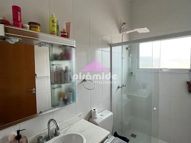 Casa com 430m² 3 quartos e 5 banheiros, à venda ou para alugar, no bairro Loteamento Villa Branca em Jacareí