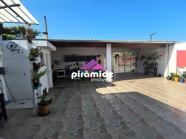 Casa com 250m² 5 quartos e 2 banheiros, à venda, no bairro Martim de Sá em Caraguatatuba