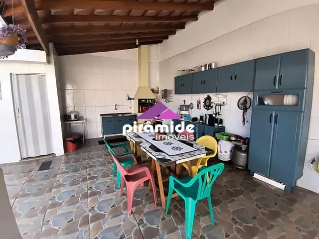 Casa com 250m² 5 quartos e 2 banheiros, à venda, no bairro Martim de Sá em Caraguatatuba