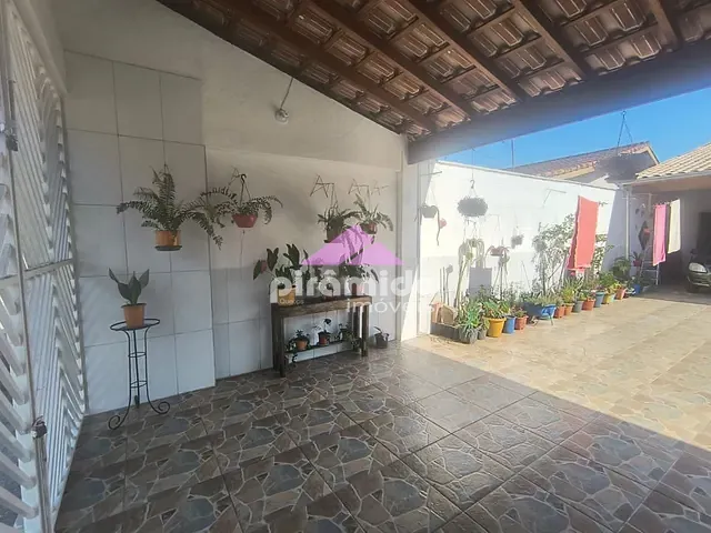 Casa com 250m² 5 quartos e 2 banheiros, à venda, no bairro Martim de Sá em Caraguatatuba