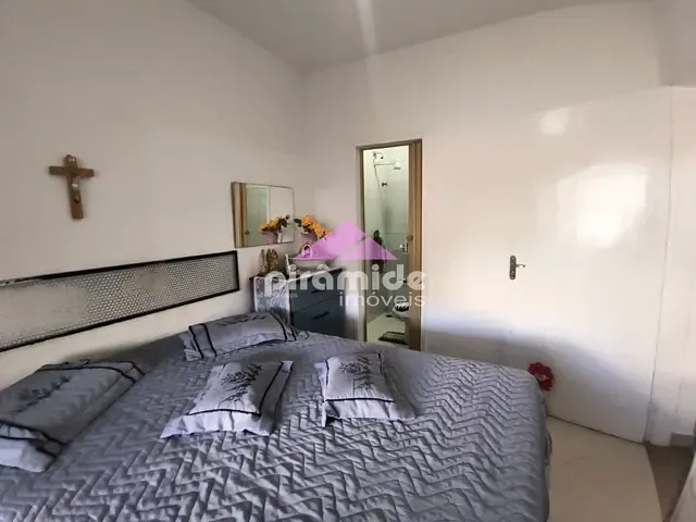 Casa com 250m² 5 quartos e 2 banheiros, à venda, no bairro Martim de Sá em Caraguatatuba